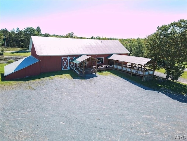 view of front of property featuring an outdoor structure