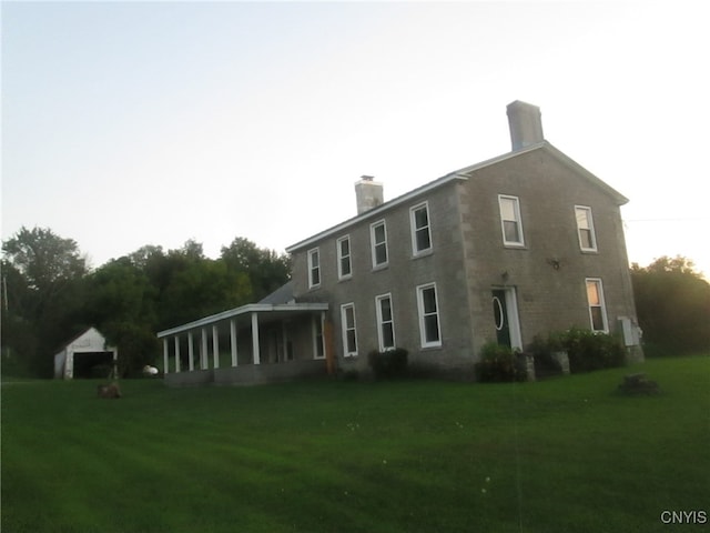 view of front of property with a front lawn