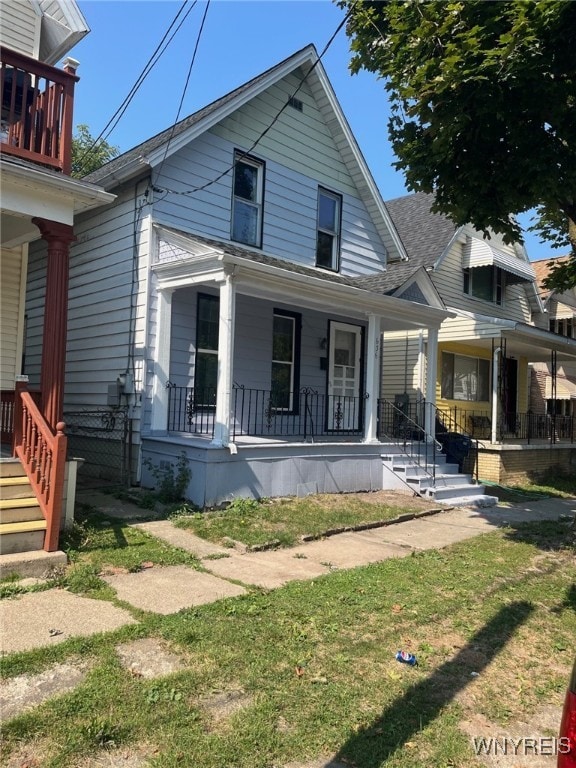 view of front of house featuring a porch and a front lawn