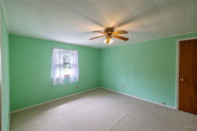 unfurnished room featuring ceiling fan and carpet flooring