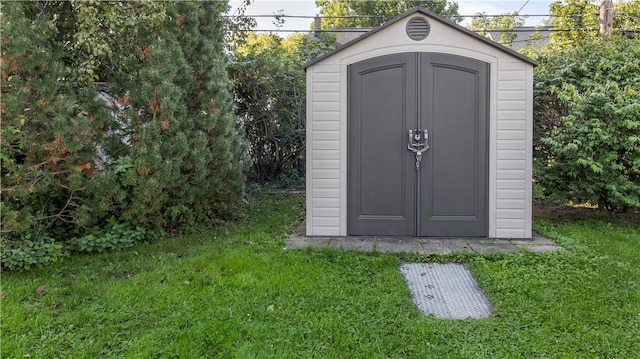 view of outbuilding featuring a yard