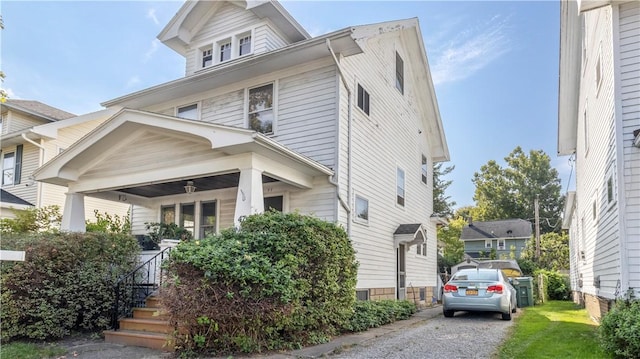 view of front of property featuring covered porch