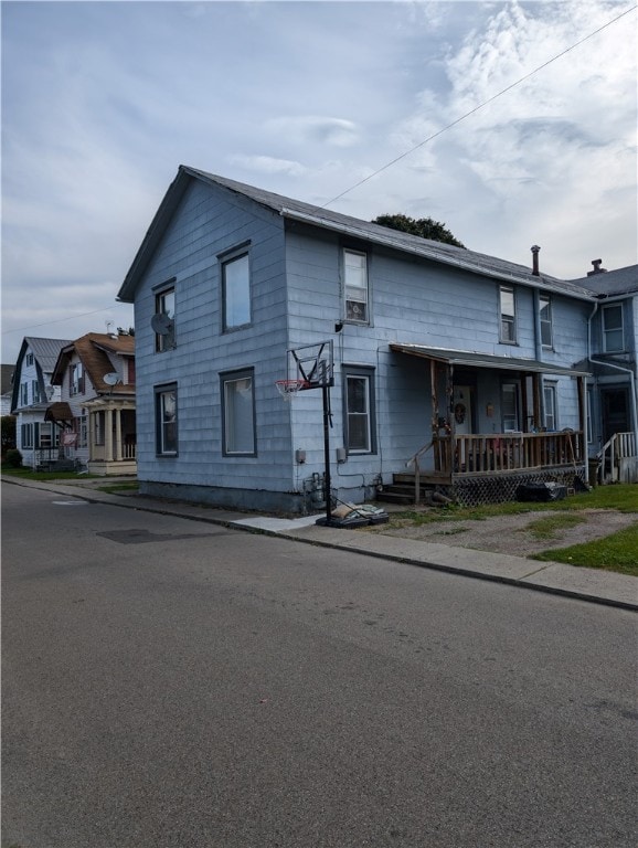 view of front of house with covered porch