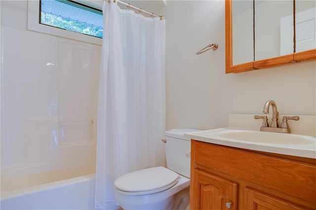 full bathroom with shower / bath combo with shower curtain, vanity, and toilet