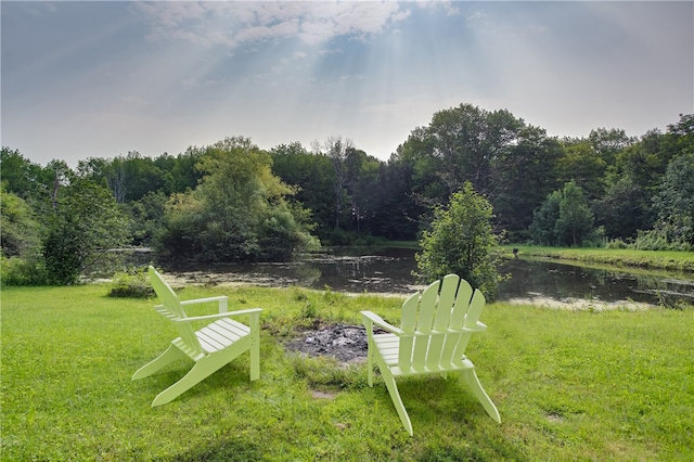 view of yard featuring a water view