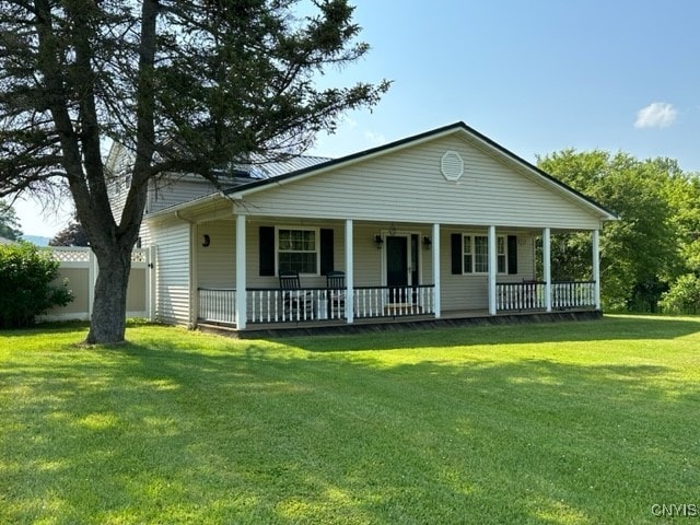 view of front facade with a porch and a front lawn