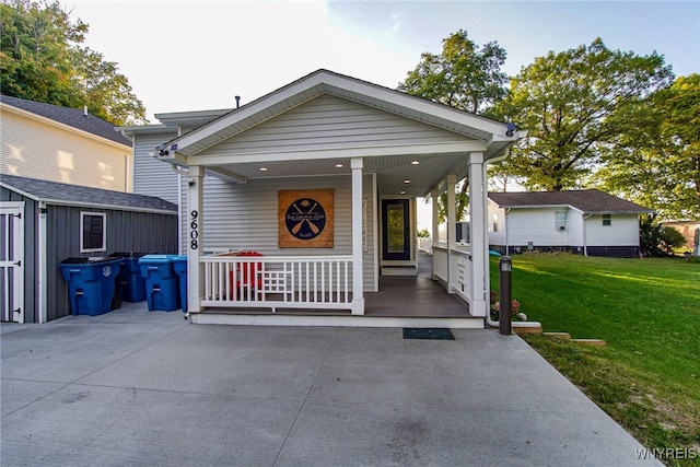 view of front of house featuring a front yard and a porch