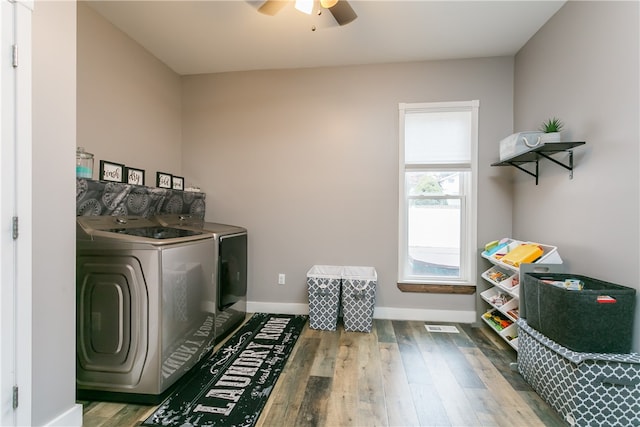 laundry area with washing machine and clothes dryer, wood-type flooring, and ceiling fan