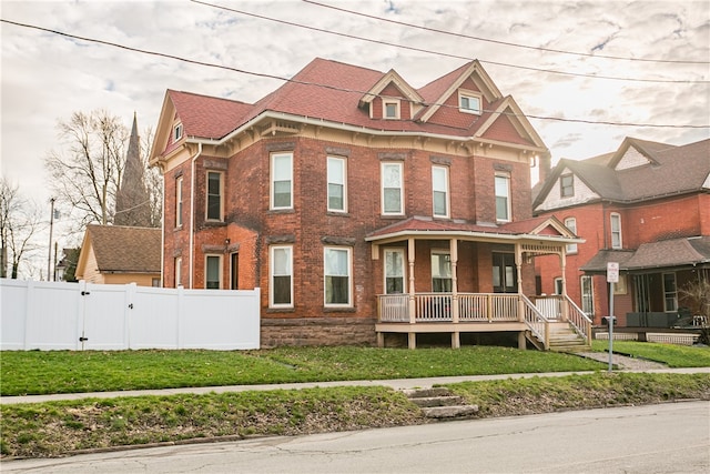 view of front of home with a front yard and covered porch