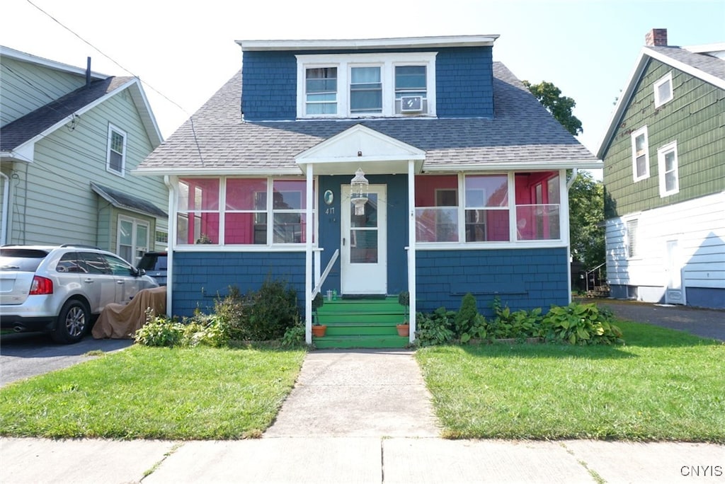 view of front of property with a front yard