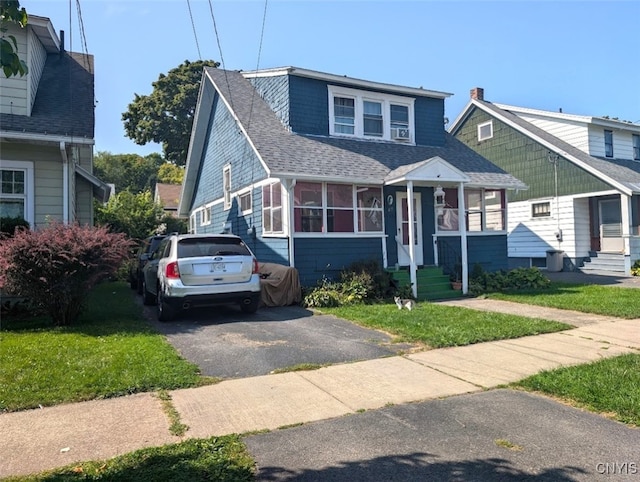 bungalow-style house featuring a front lawn