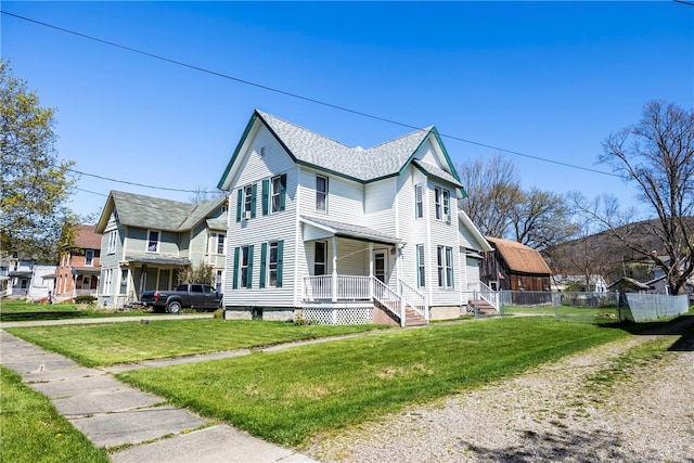 view of front facade with a front lawn