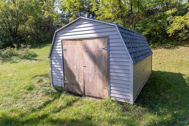 view of outdoor structure featuring a lawn