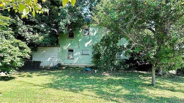 8900 Lockport Rd, Niagara, NY 14304 - rear view of property featuring a lawn