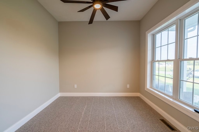 carpeted empty room featuring ceiling fan