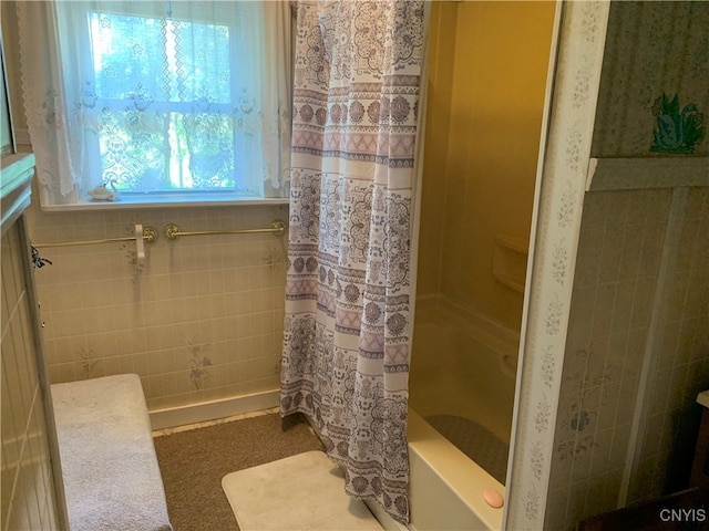 bathroom featuring shower / tub combo and toilet