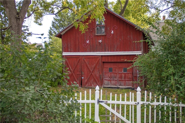 view of outbuilding