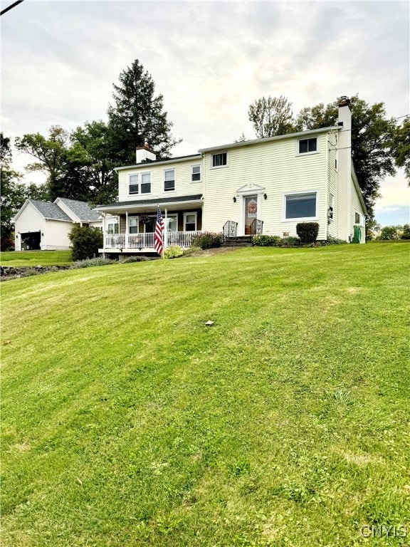 view of front facade featuring a front lawn