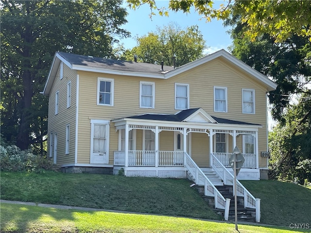 view of front facade featuring a front yard and a porch