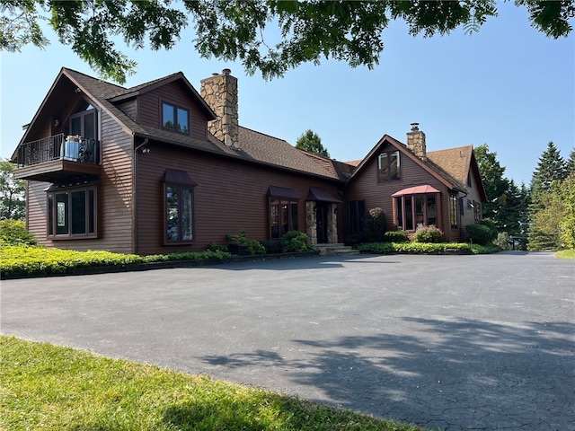 view of front of property with a balcony