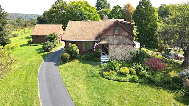 view of front facade with a front yard