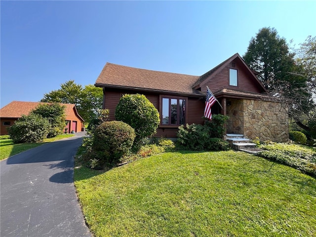 view of front of property with a front yard