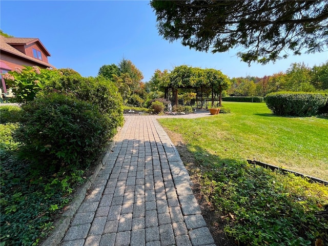 view of home's community featuring a lawn