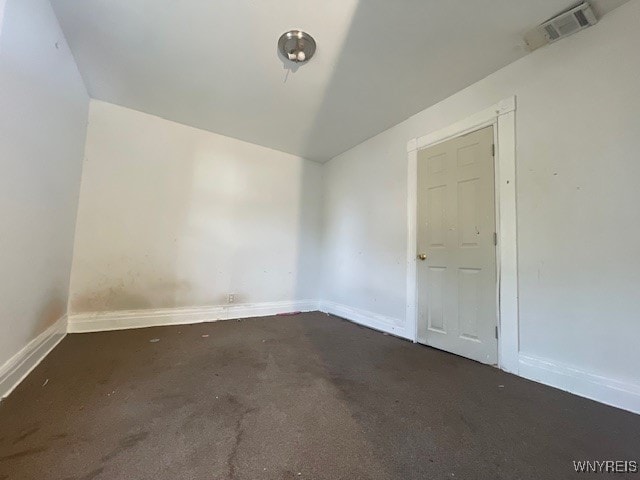 view of carpeted spare room