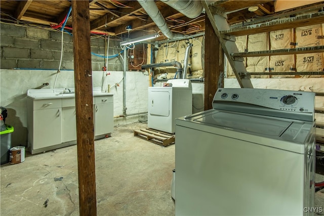 basement featuring washing machine and dryer