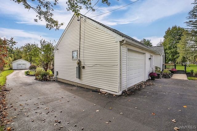 view of side of home featuring an outdoor structure