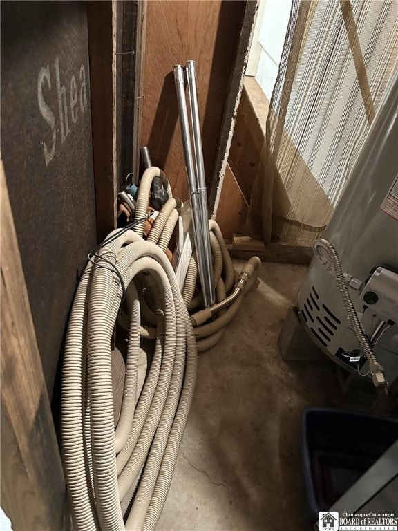 interior space featuring concrete flooring