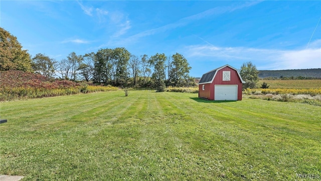 view of yard featuring a rural view and an outdoor structure