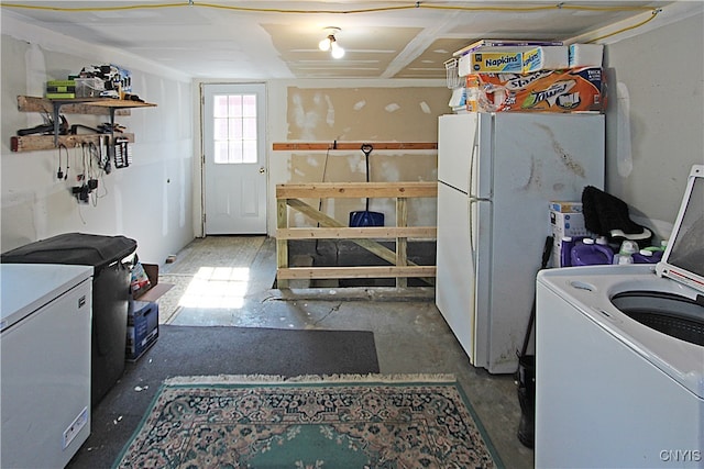 clothes washing area with washer / clothes dryer