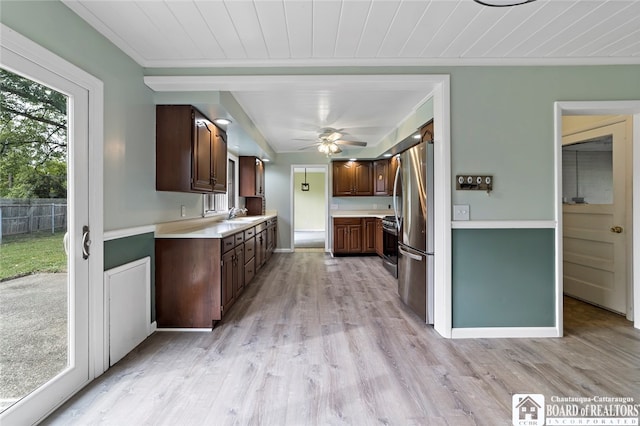 kitchen featuring dark brown cabinets, light wood-type flooring, sink, appliances with stainless steel finishes, and ceiling fan