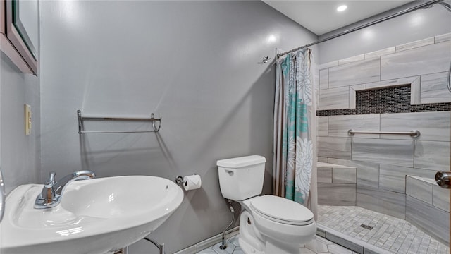 bathroom with a shower with shower curtain, sink, and toilet