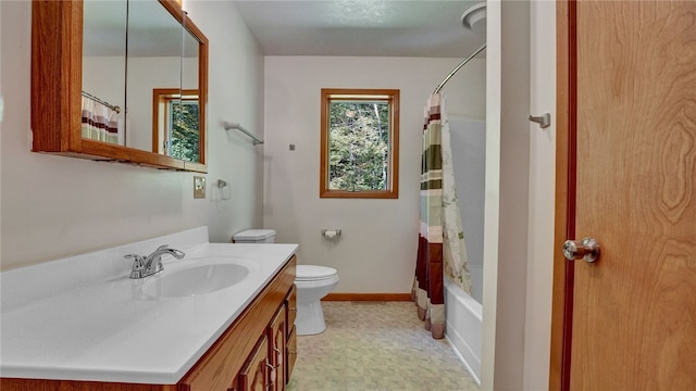 full bathroom featuring shower / tub combo with curtain, vanity, and toilet