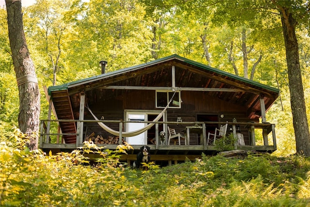 rear view of property featuring an outdoor structure