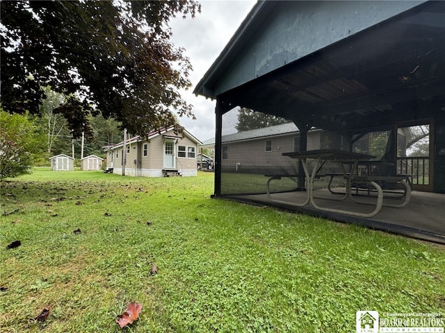 view of yard featuring an outdoor structure and a storage unit