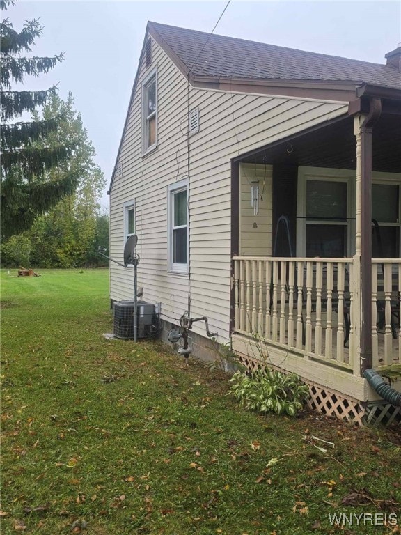 view of side of property with a lawn