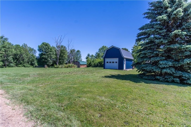 view of yard with an outbuilding and a detached garage