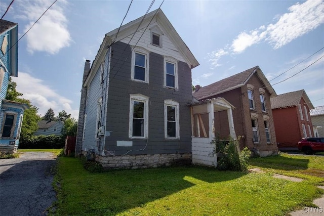 view of front of home with a front yard