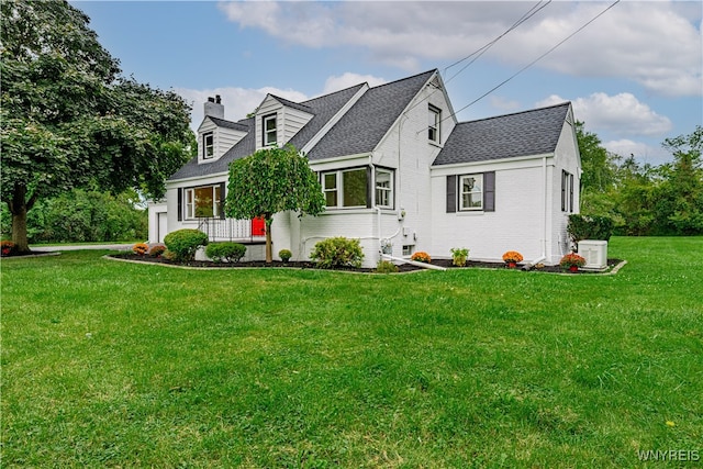 view of front of house featuring a front yard