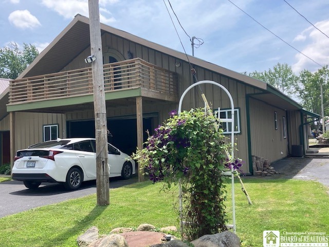 view of side of home featuring a lawn