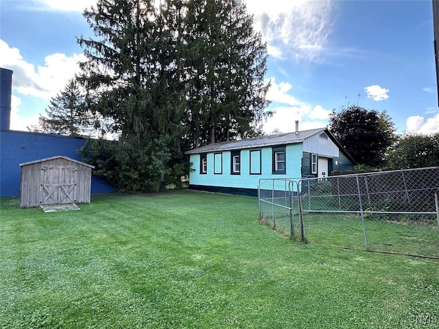 view of yard with a shed