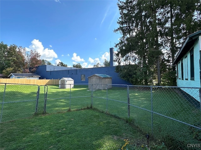 view of yard featuring a storage unit