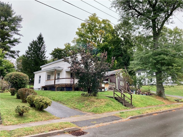 view of front of home with a front lawn