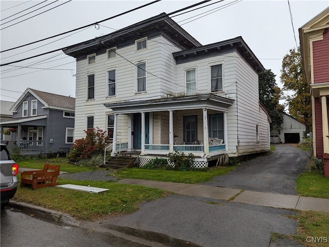 italianate-style house featuring a porch