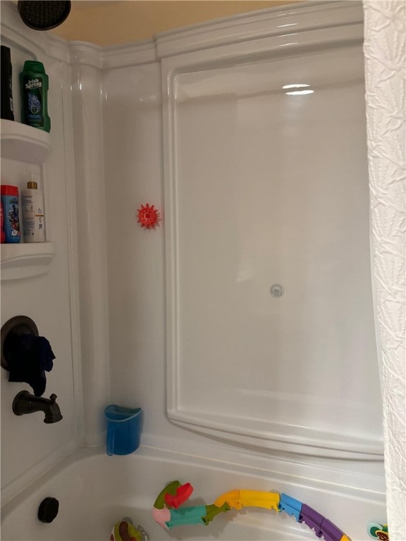 bathroom featuring shower / bathtub combination with curtain