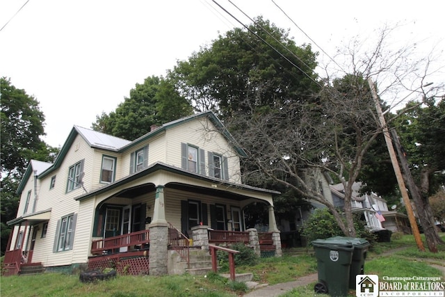 view of front facade with a porch