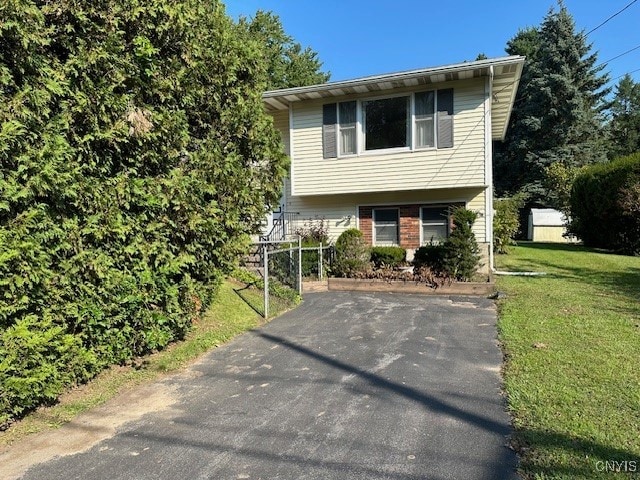 view of front of home with a front lawn